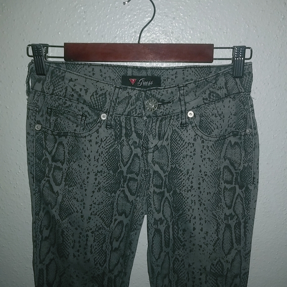 Guess 27x29 Snake Reptile Pattern Gray Cotton Skinny Pants - Picture 7 of 11